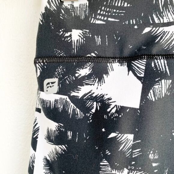 Fabletics Mid-Rise Printed Black Leggings Women's Size X-Small XS - Picture 6 of 6